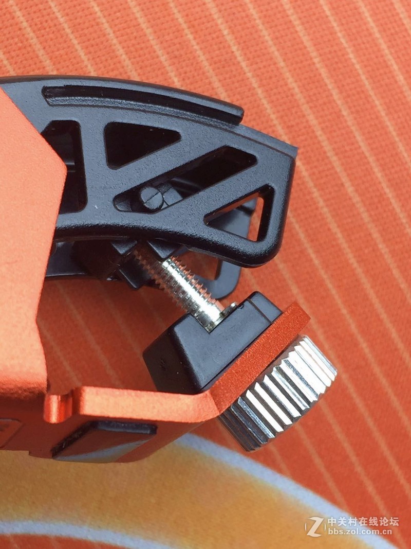 国外品牌也有性价比！骨伽700M电竞鼠标拆解