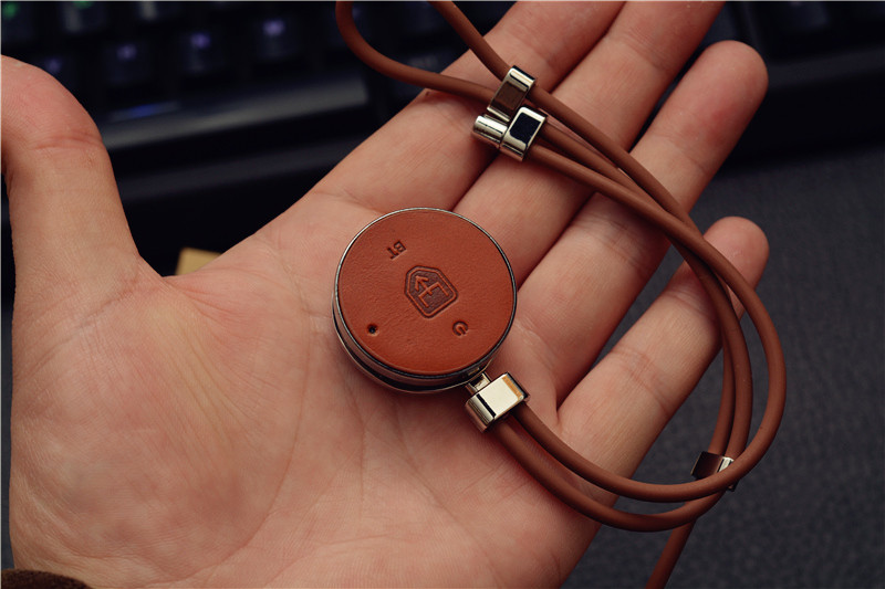 无损音乐的黄金搭档，八头牛蓝牙耳机手环播放组合体验