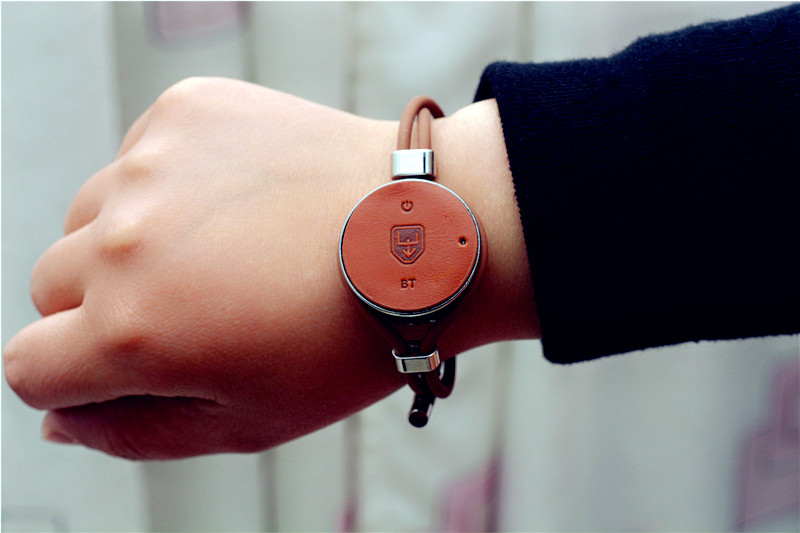 无损音乐的黄金搭档，八头牛蓝牙耳机手环播放组合体验