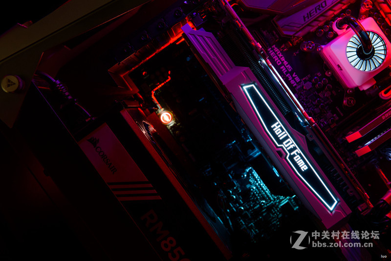 全铝+垂直风道，金河田银狐一体水冷装机作业