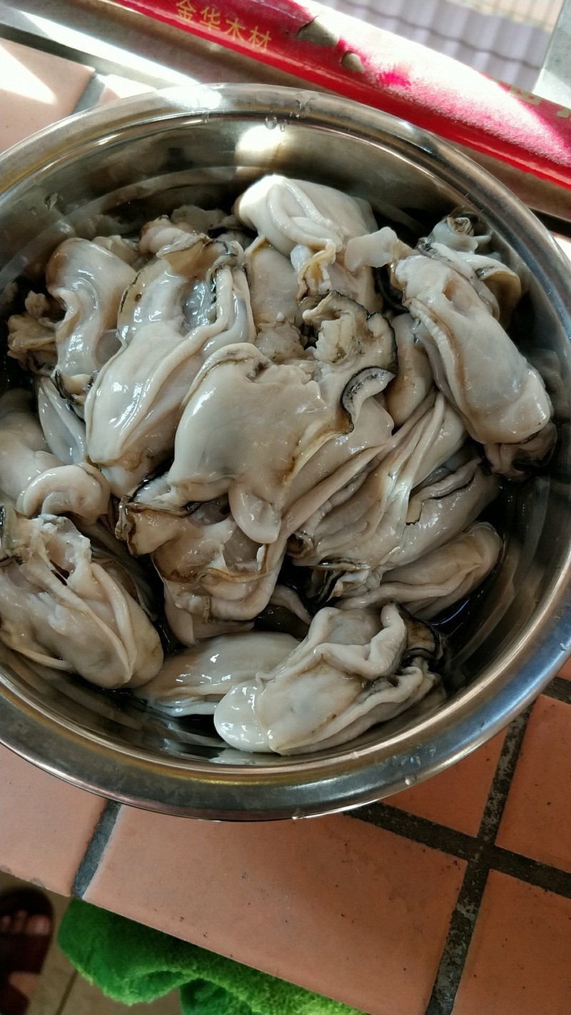 品尝阳江闸坡新鲜生蚝