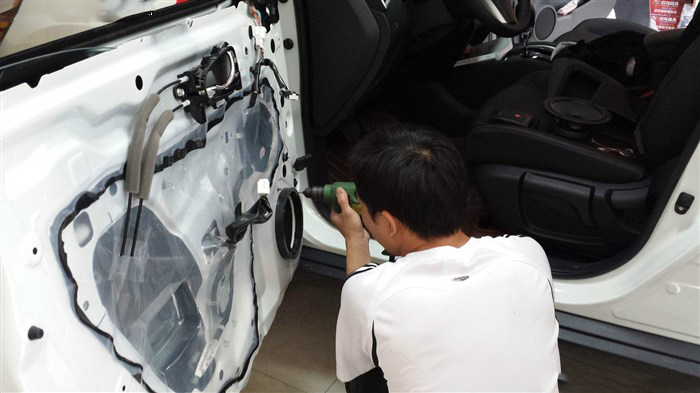 奇骏改装，安装车联网后视镜凌度A608、音响、前后护杠！