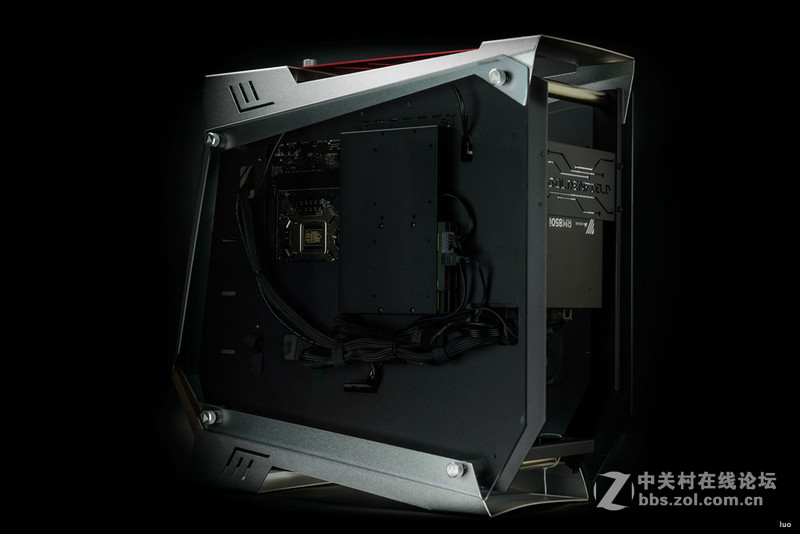 全铝+垂直风道，金河田银狐一体水冷装机作业