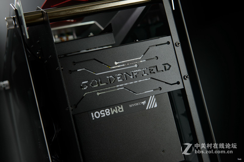 全铝+垂直风道，金河田银狐一体水冷装机作业