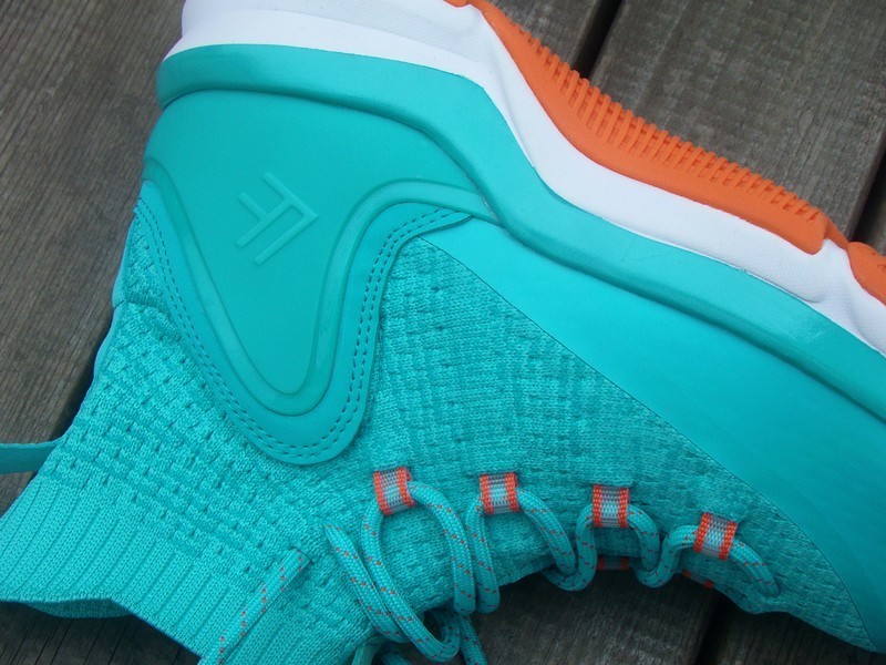 青春飞扬 之 FREETIE 驭空篮球鞋