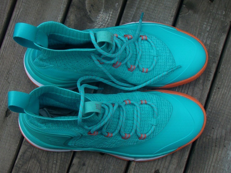 青春飞扬 之 FREETIE 驭空篮球鞋