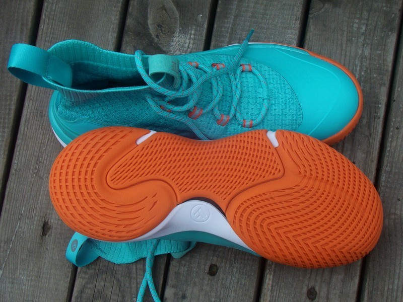 青春飞扬 之 FREETIE 驭空篮球鞋