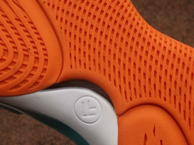 青春飞扬 之 FREETIE 驭空篮球鞋