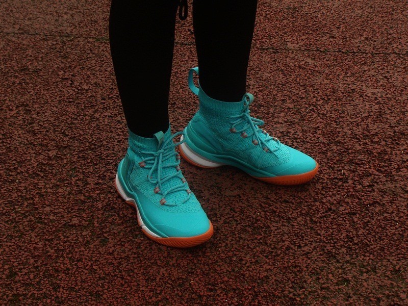 青春飞扬 之 FREETIE 驭空篮球鞋