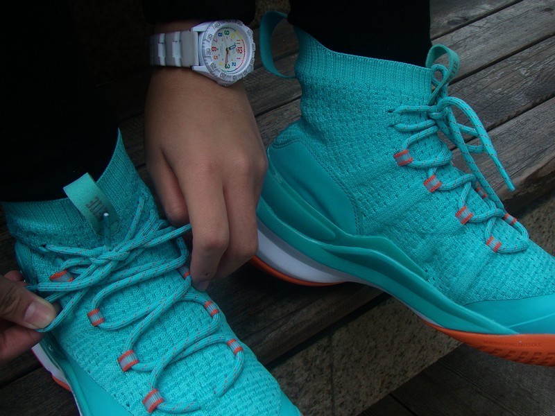 青春飞扬 之 FREETIE 驭空篮球鞋