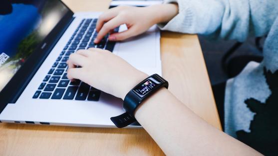 华为手环4 Pro测评：独立GPS运动监测+NFC智慧功能，生活多点活力