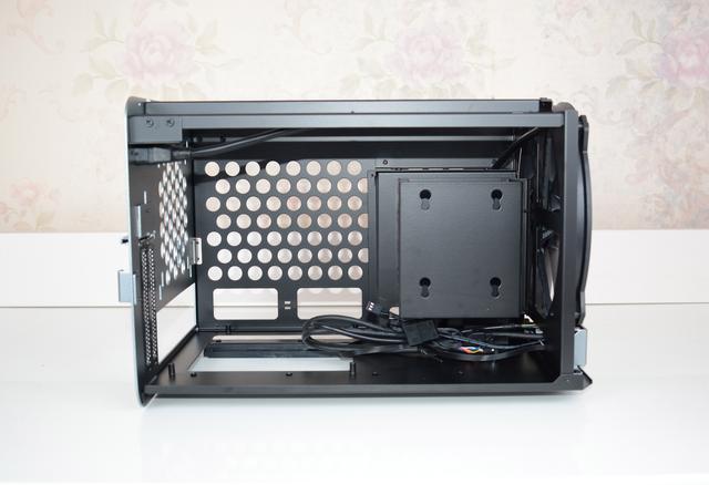 四通八达，绝不闷罐，乔思伯V8小钢炮装机体验