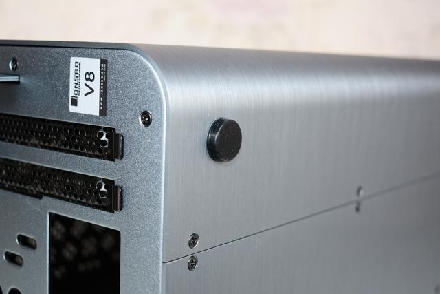 四通八达，绝不闷罐，乔思伯V8小钢炮装机体验