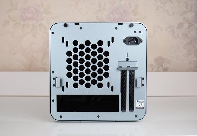 四通八达，绝不闷罐，乔思伯V8小钢炮装机体验