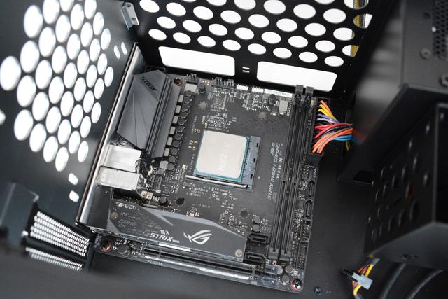 四通八达，绝不闷罐，乔思伯V8小钢炮装机体验