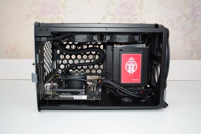 四通八达，绝不闷罐，乔思伯V8小钢炮装机体验