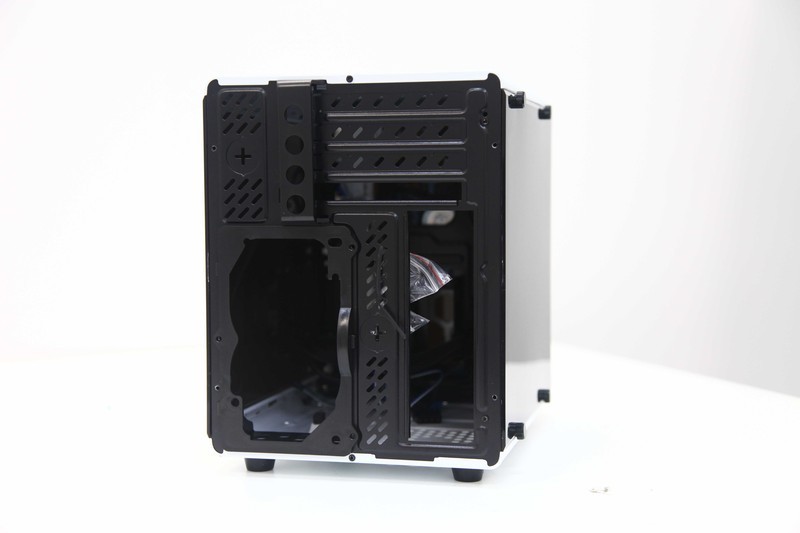 桌面级电竞利器——甲壳虫II一个安静的美男子