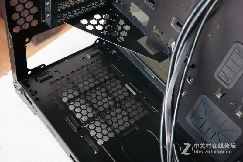 流线型RGB信仰灯！Tt夜魔钢化玻璃机箱评测装机体验