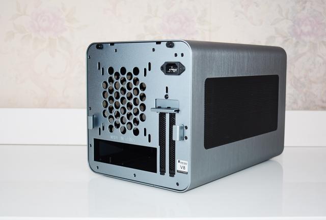 四通八达，绝不闷罐，乔思伯V8小钢炮装机体验