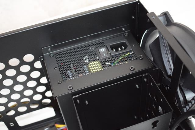 四通八达，绝不闷罐，乔思伯V8小钢炮装机体验