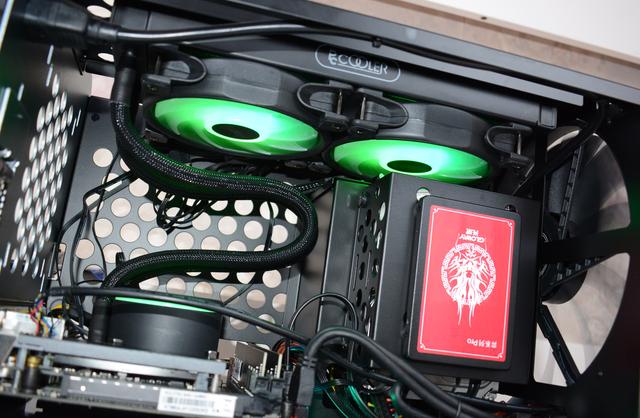 四通八达，绝不闷罐，乔思伯V8小钢炮装机体验