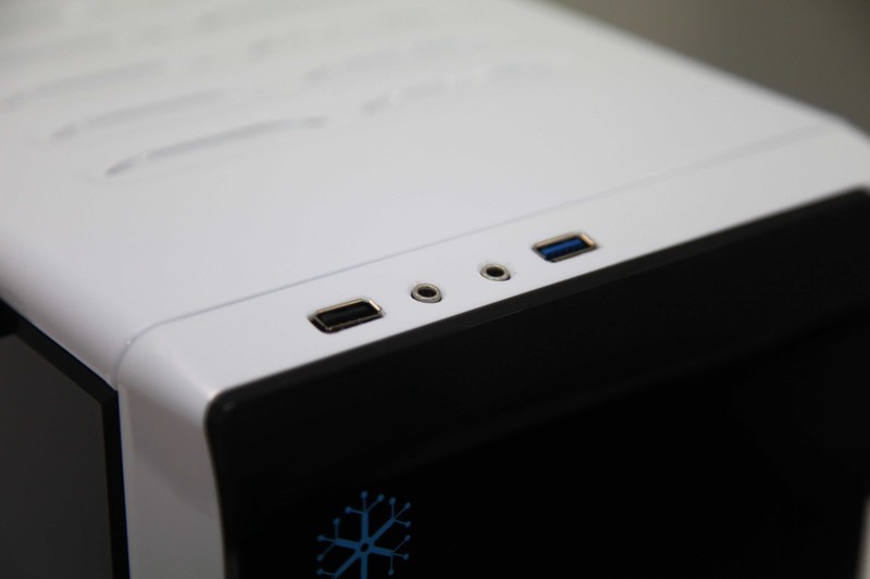 桌面级电竞利器——甲壳虫II一个安静的美男子