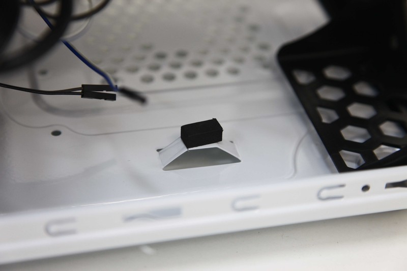 桌面级电竞利器——甲壳虫II一个安静的美男子