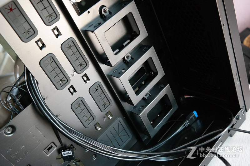 流线型RGB信仰灯！Tt夜魔钢化玻璃机箱评测装机体验