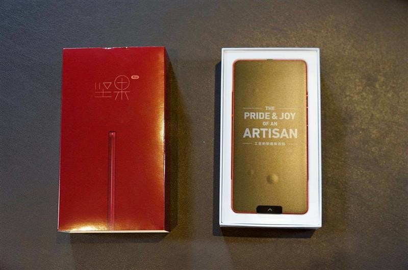 不割手了！坚果Pro 2评测：2000档最值全面屏手机