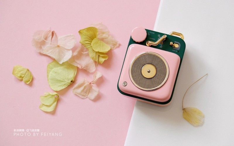 掌中的音乐世界小巧玲珑猫王原子唱机b612体验