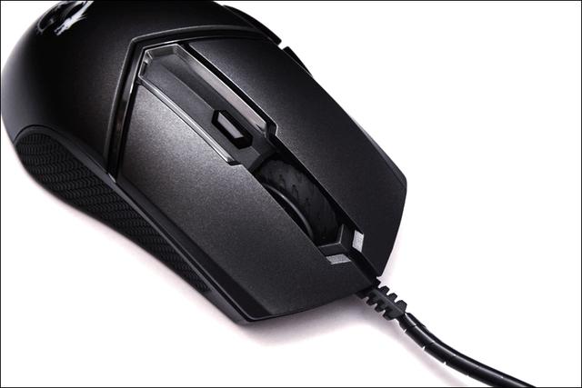 和你的主机一起跟着音乐律动，微星CLUTCH GM30鼠标开箱