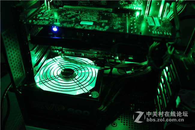 天边射来一道绿光，蓝宝石380黑钻+I5 6500装机晒脸中