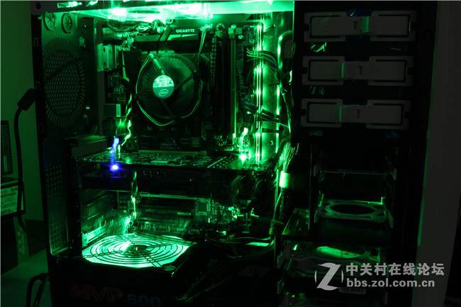 天边射来一道绿光，蓝宝石380黑钻+I5 6500装机晒脸中