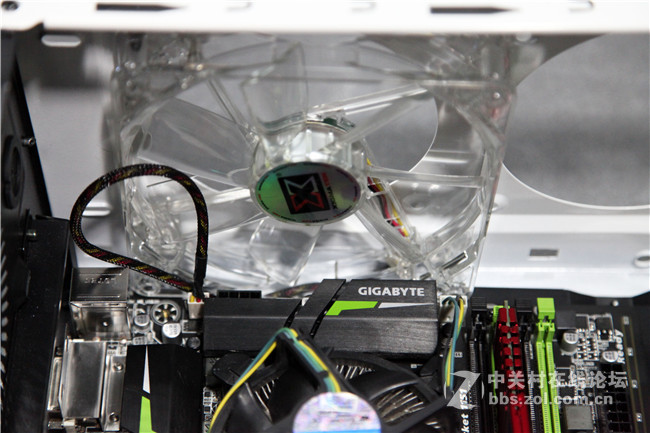 天边射来一道绿光，蓝宝石380黑钻+I5 6500装机晒脸中