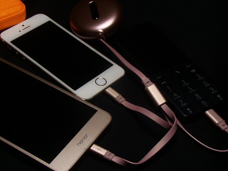 卡斐乐 纯铜芯一拖三.五档伸缩 数据线