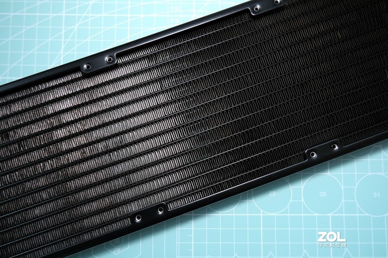 熄灭火焰山的挑战！颜值360水冷比240水冷强多少？——超频三 凌镜360一体式水冷评测