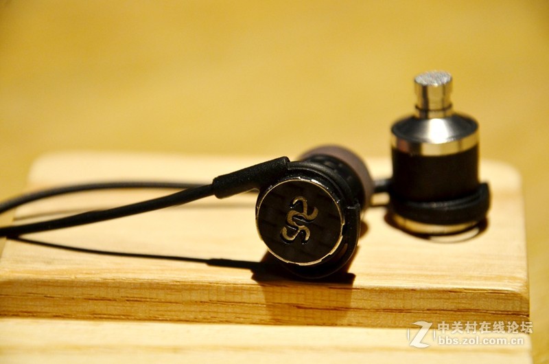 低频感人，挥之不去一傲胜TX10碳纤维耳机体验