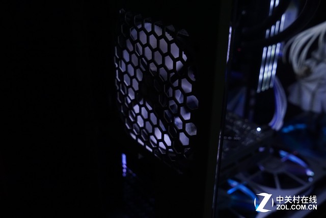 「Z玩主」岂止于白 