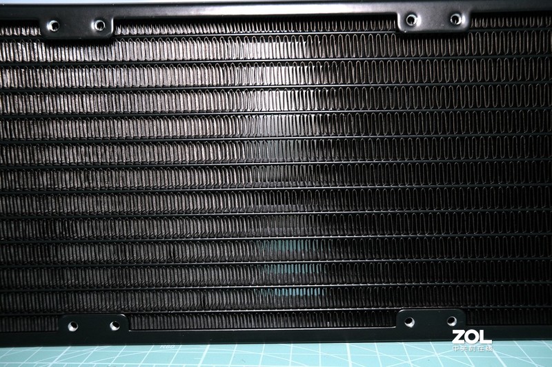 熄灭火焰山的挑战！颜值360水冷比240水冷强多少？——超频三 凌镜360一体式水冷评测