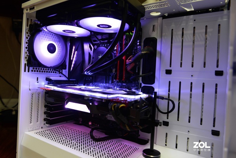 熄灭火焰山的挑战！颜值360水冷比240水冷强多少？——超频三 凌镜360一体式水冷评测