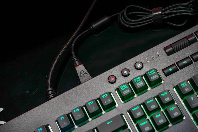 最终解毒——Thermaltake X1星脉 银轴键盘