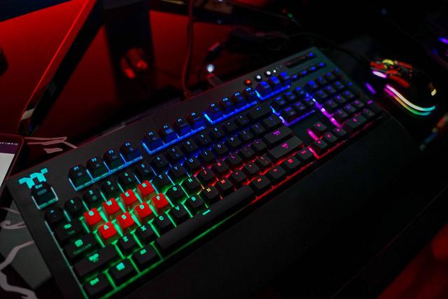 最终解毒——Thermaltake X1星脉 银轴键盘