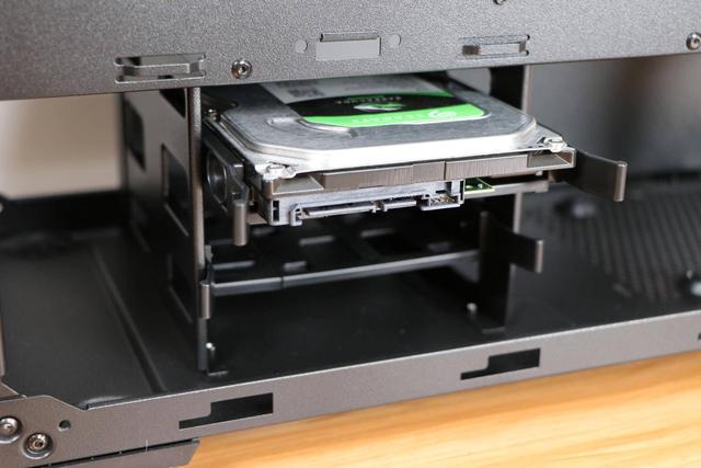 侧透与三面通风或成DIY入门文明用语，酷冷至尊MB510L机箱体验测评