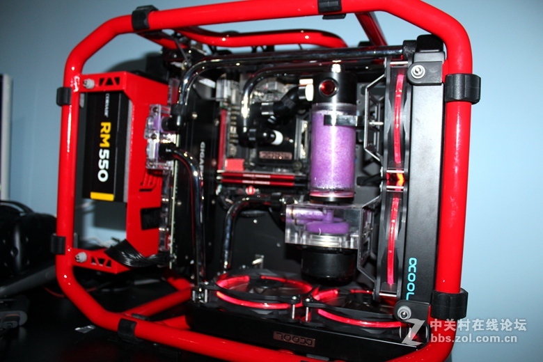 in win D-frame mini 铜管水冷，1070显卡VR主机