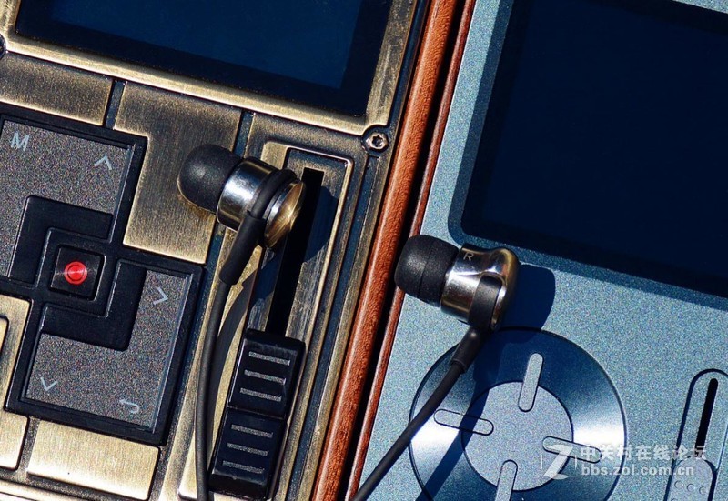 同门国砖雌雄相争 七彩虹C4经典与C10精致之间的较量