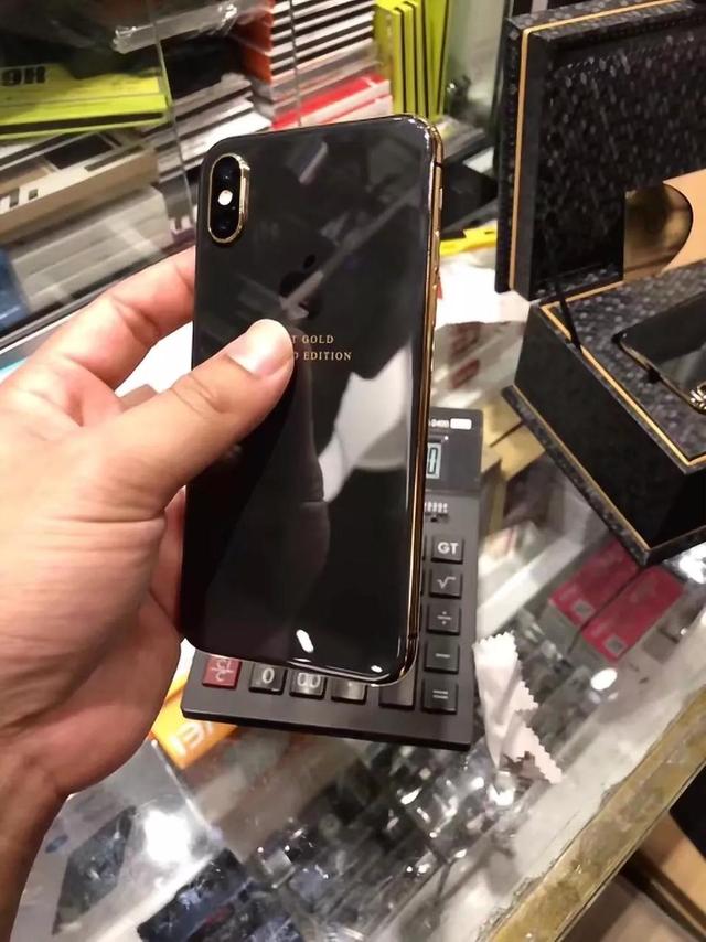 售价好几万的24K纯金iPhone X开箱，碉堡了
