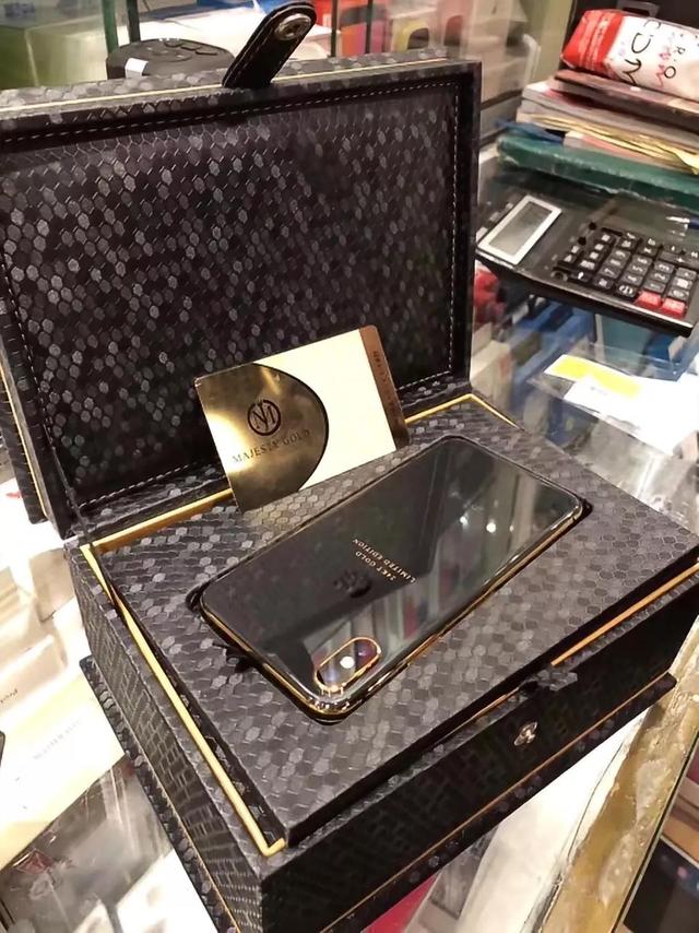 售价好几万的24K纯金iPhone X开箱，碉堡了