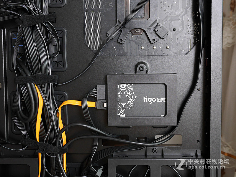 玩玩极光风扇的RGB炫光切换  爱国者（aigo）月光宝盒曜机箱装机体验