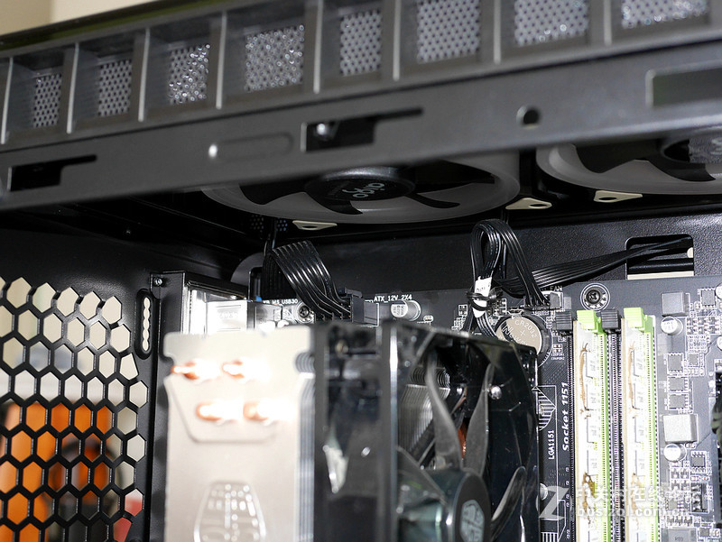 玩玩极光风扇的RGB炫光切换  爱国者（aigo）月光宝盒曜机箱装机体验