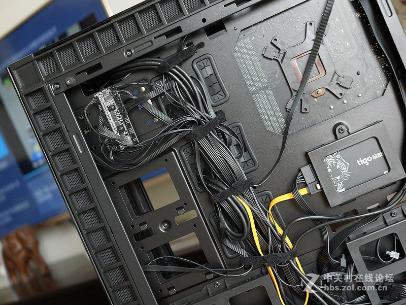 玩玩极光风扇的RGB炫光切换  爱国者（aigo）月光宝盒曜机箱装机体验